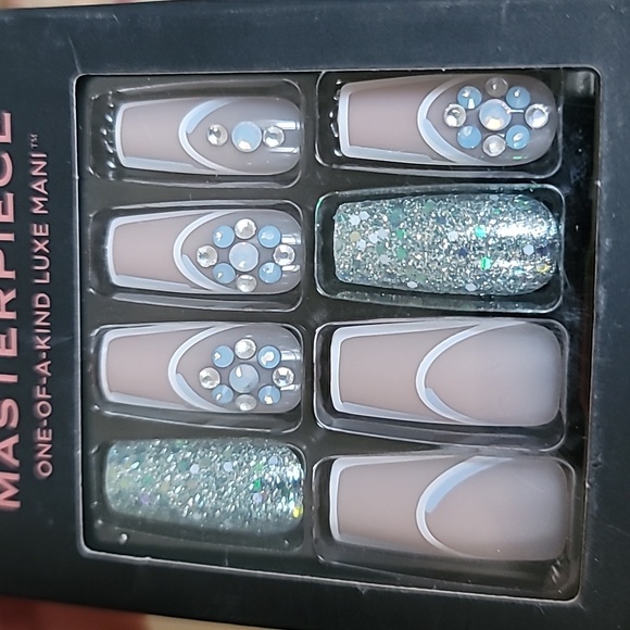 🌵 4/$20 KISS Masterpiece Glue on Nails Glitter Rhinestones Long New 88136 - Picture 2 of 5